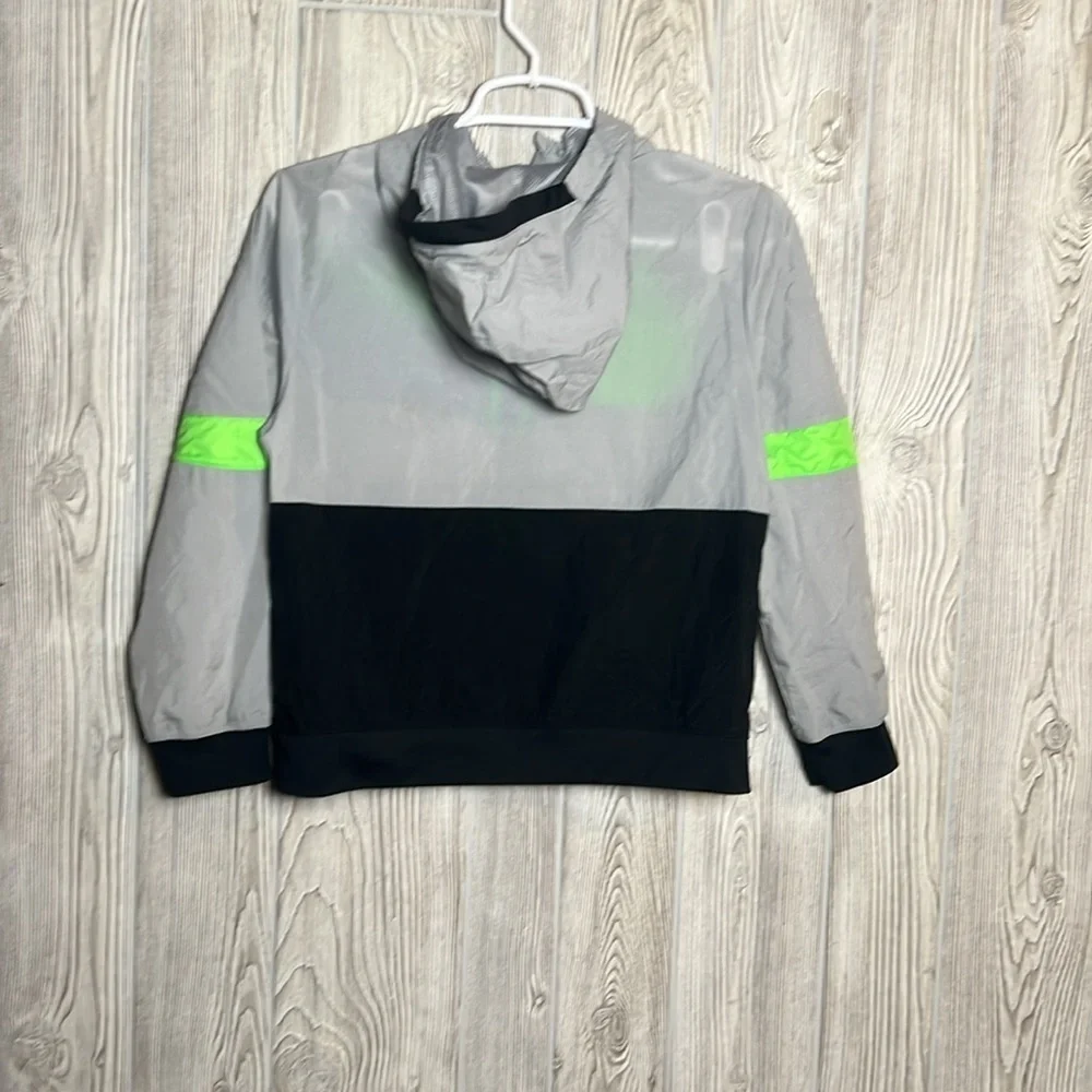 Nike Crossover Basketball Boys Jacket Green Swoosh Sz Medium Hooded Pockets 1/4